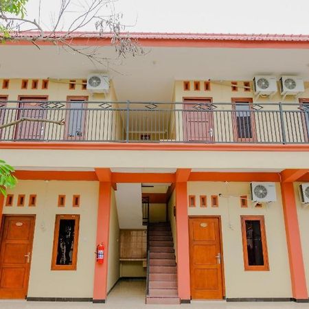 Oyo 2826 Panderman Residence Blitar Exterior photo