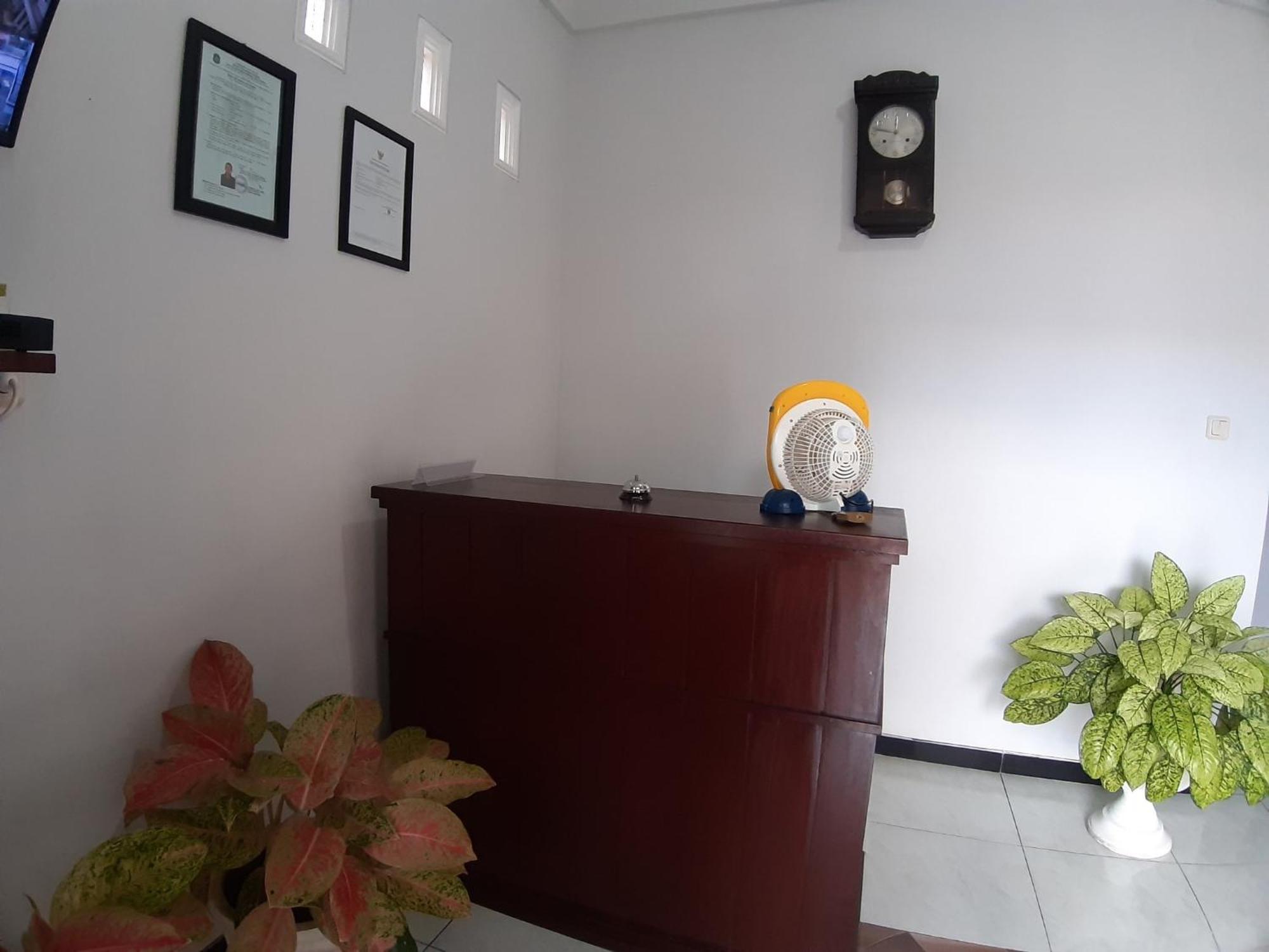 Oyo 2826 Panderman Residence Blitar Exterior photo