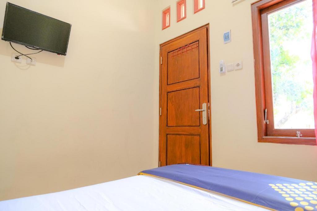 Oyo 2826 Panderman Residence Blitar Exterior photo
