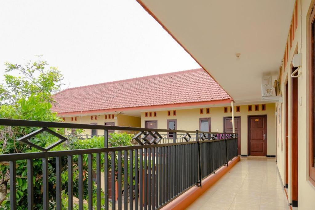 Oyo 2826 Panderman Residence Blitar Exterior photo