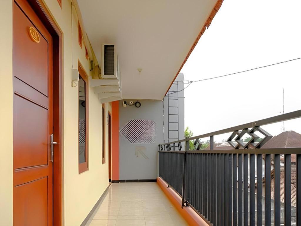 Oyo 2826 Panderman Residence Blitar Exterior photo