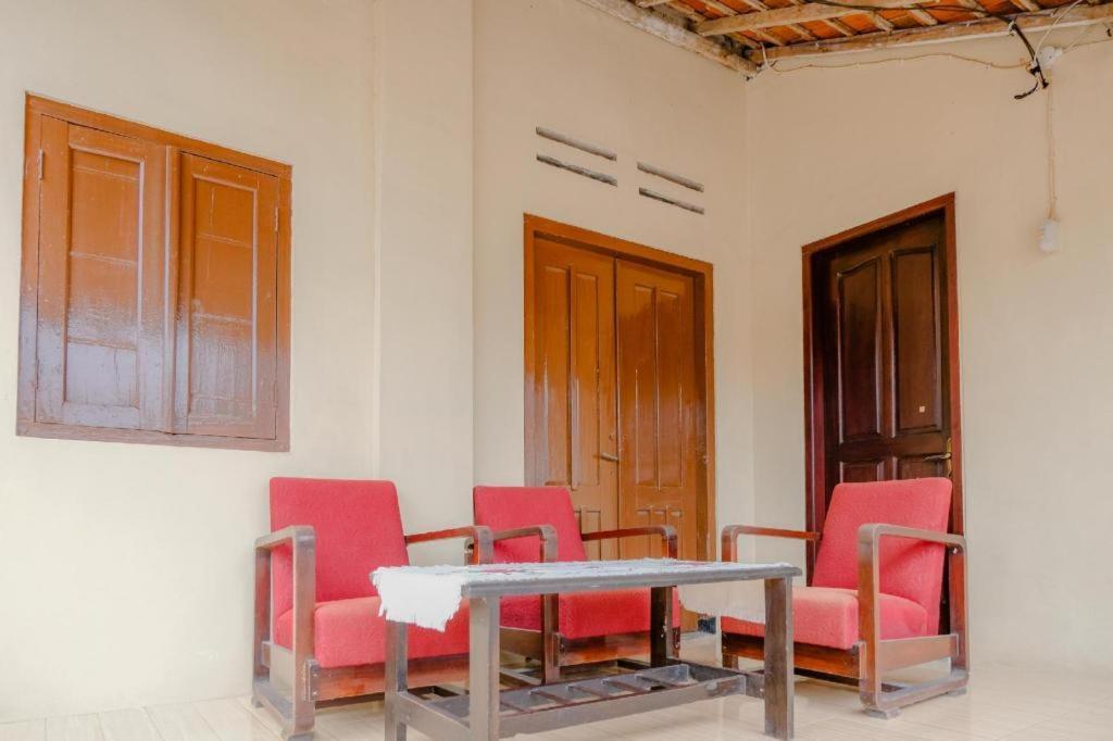 Oyo 2826 Panderman Residence Blitar Exterior photo