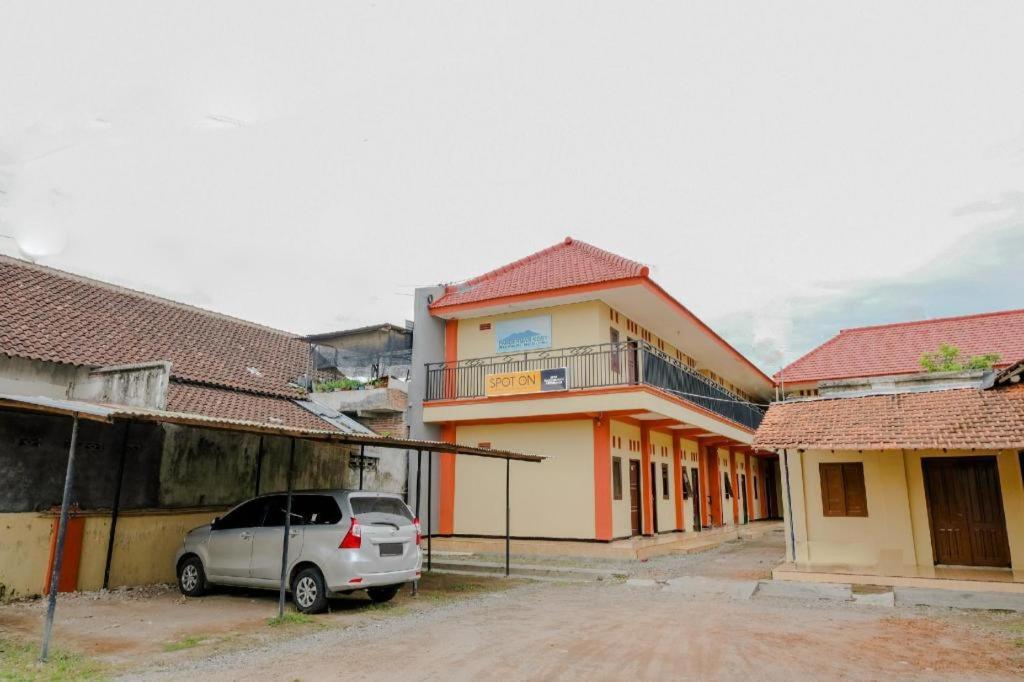 Oyo 2826 Panderman Residence Blitar Exterior photo