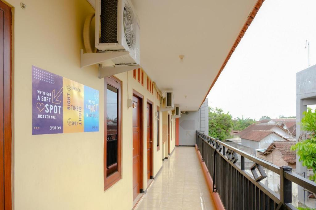 Oyo 2826 Panderman Residence Blitar Exterior photo