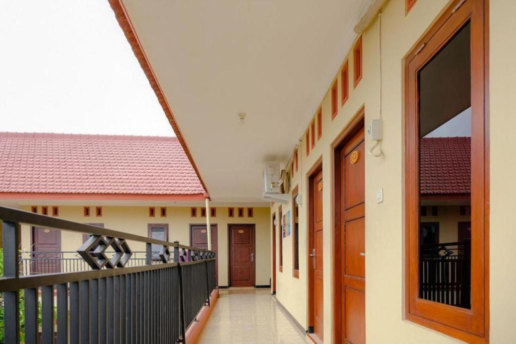 Oyo 2826 Panderman Residence Blitar Exterior photo