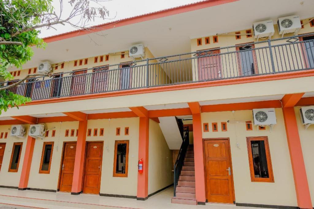 Oyo 2826 Panderman Residence Blitar Exterior photo