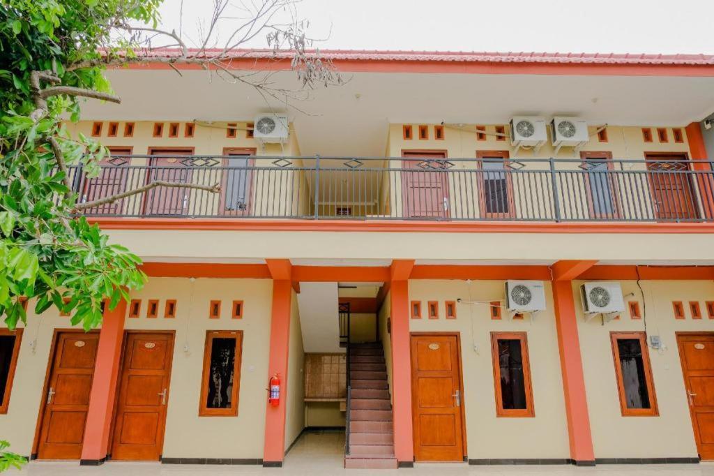 Oyo 2826 Panderman Residence Blitar Exterior photo